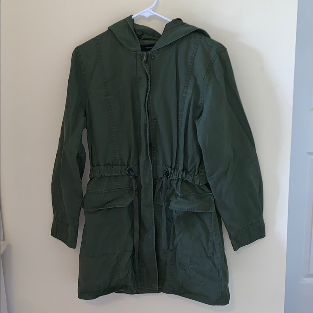 Forever 21 adorable trench coat with pockets